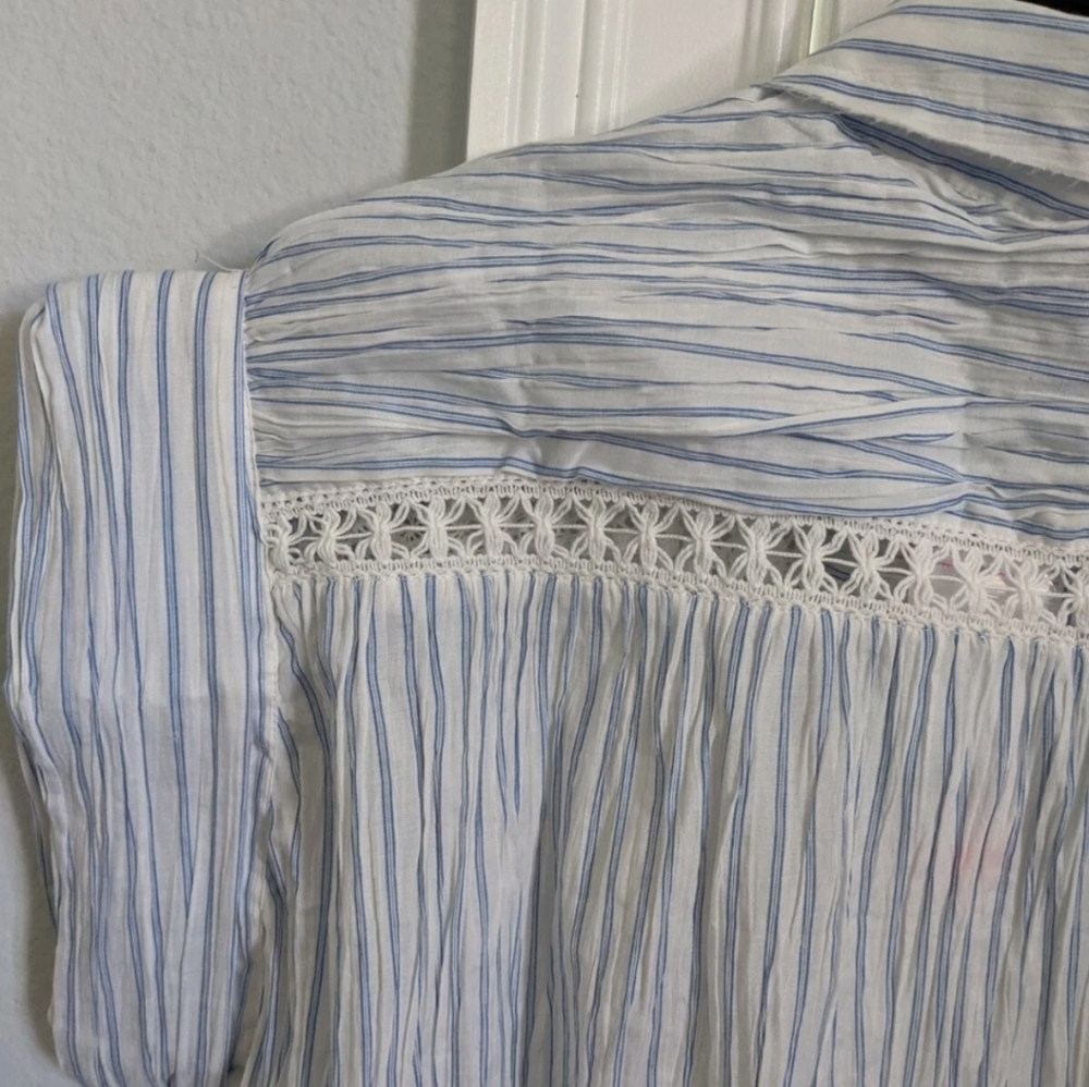 NWOT Urban Outfitters Joji Blue and White Crochet Button-Down Crop Top - XS - Picture 4 of 11